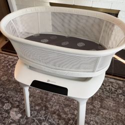 4 Moms Bassinet Wi-Fi Enhanced 