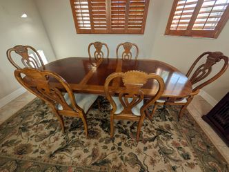 Dining Room Table & Chairs