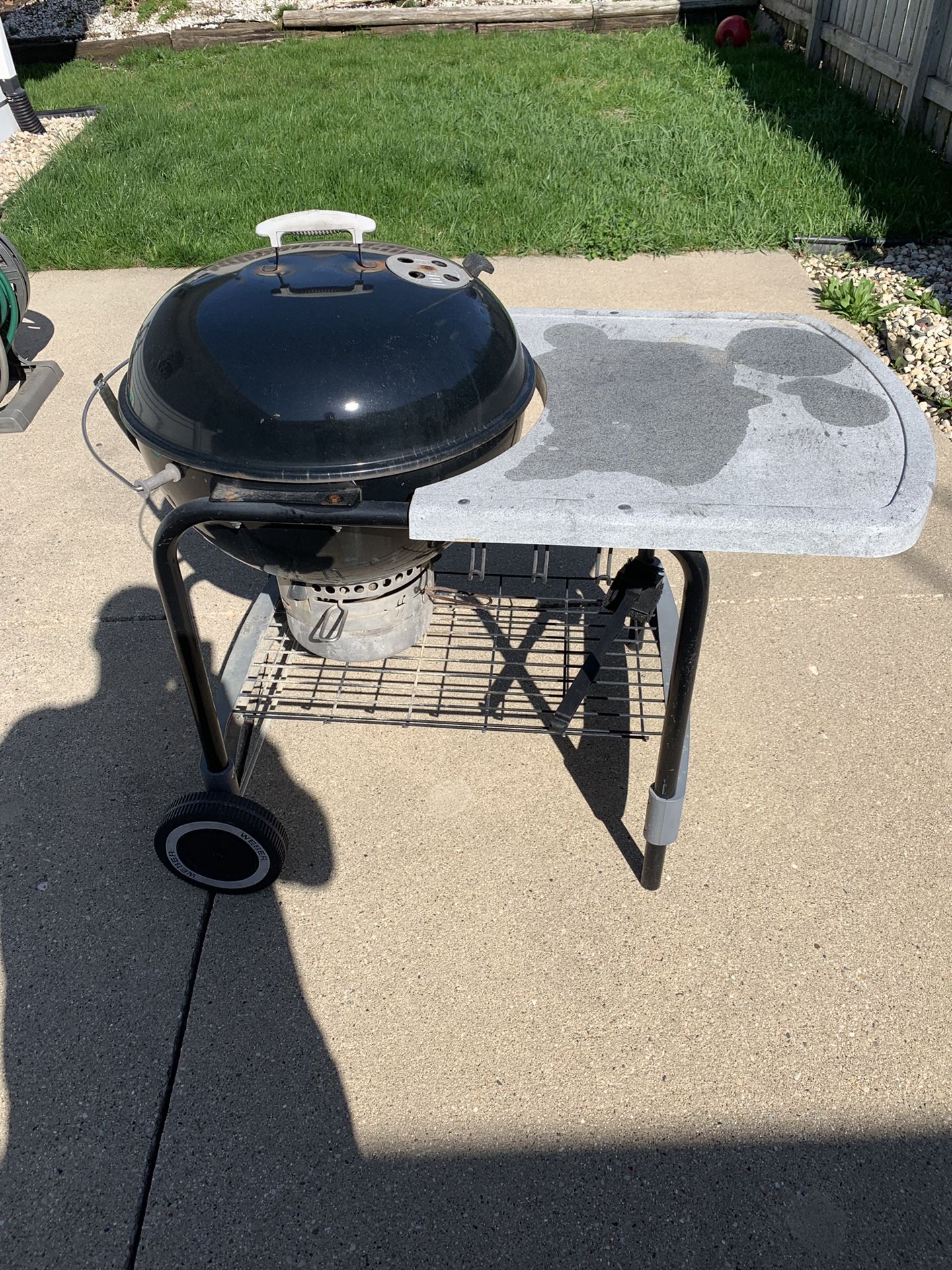 Gennemsigtig Fristelse Tyggegummi Weber ONE TOUCH PLATINUM 22 1/2 INCH for Sale in Milwaukee, WI - OfferUp