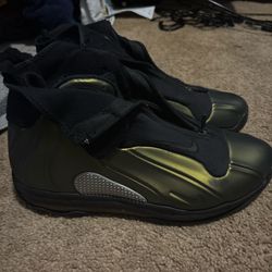 Nike ACG I-95 Posite Max “Metallic Gold”