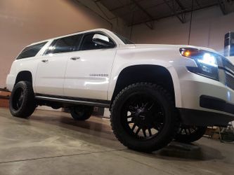On-Sale. 2.5” Leveling kit with installation. For Tahoe suburban Yukon