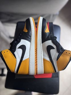 Nike Air Jordan Retro 1 High Yellow Taxi 