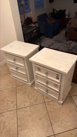 Pair of White 3-Drawer Nightstands