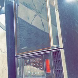 1983 Microwave Oven By Amana 