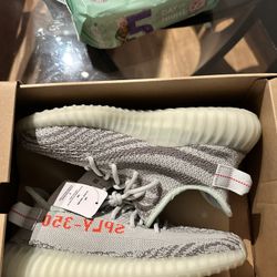 Yeezy Size 8 