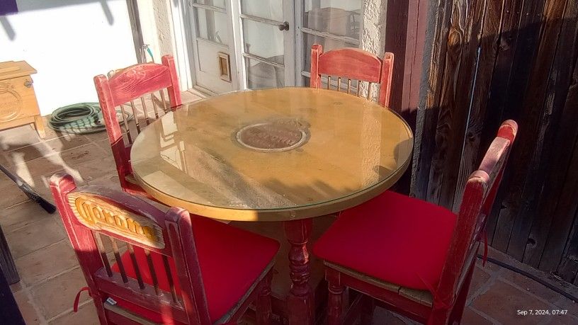 Corona Especial Table And Chairs Set