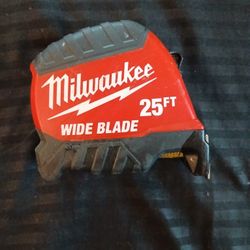 25ft Milwaukee Wide Blade Measuring Tape Still New 