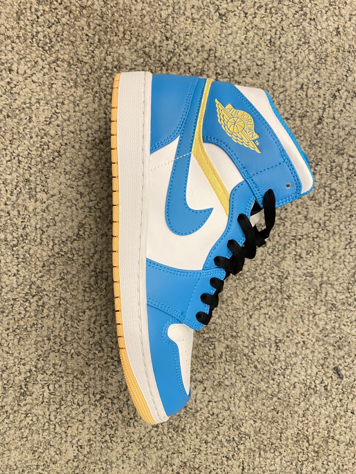Jordan's Air force Turquoise Yellow barely Used