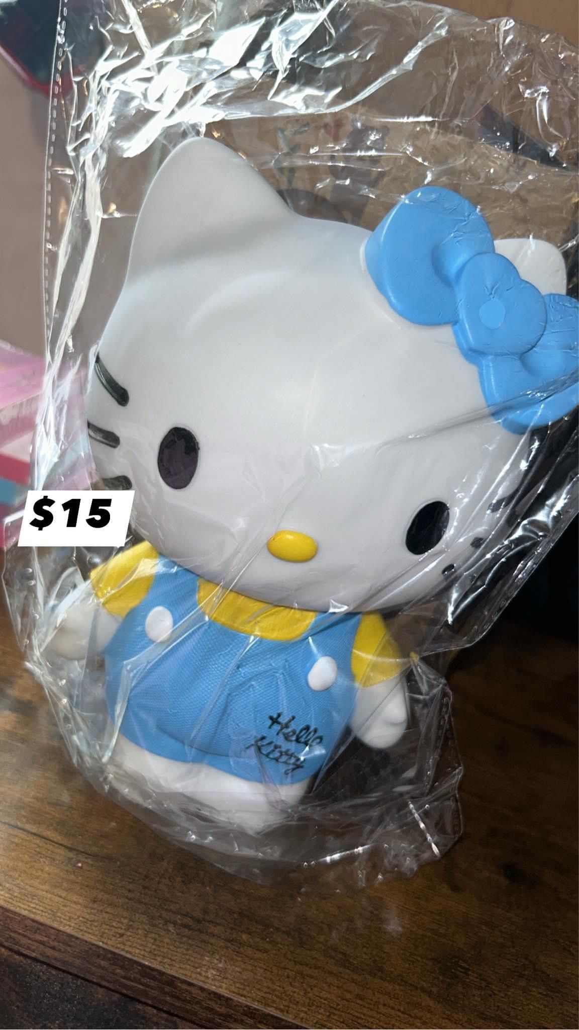 Hello Kitty Piggybacking