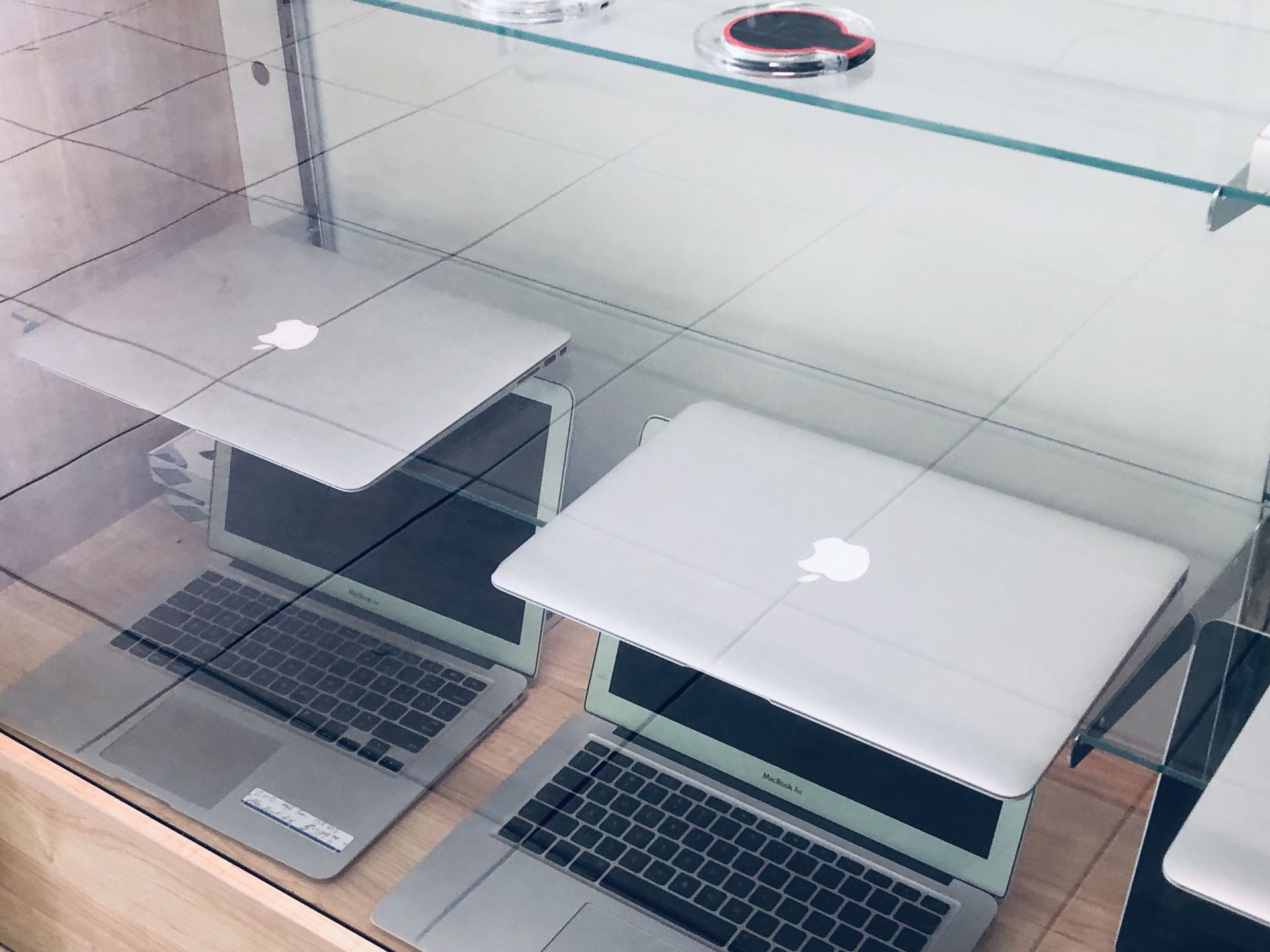 MacBook Air blowout sale 💻$389 😳