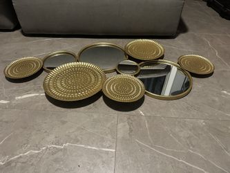 Gold mirror decor