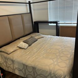 Cama Usada Tamaño King ( Diseñadora Adriana Hoyos)