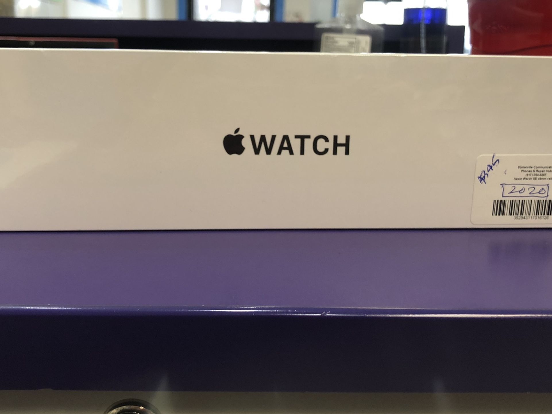 SE silver aluminum white sport band 44mm cellular