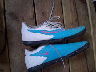 indoor soccer shoes