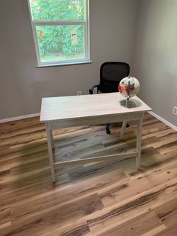 Modern desk and chair (new)