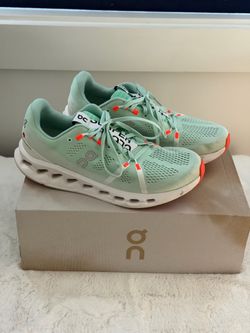 On cloud men size 10