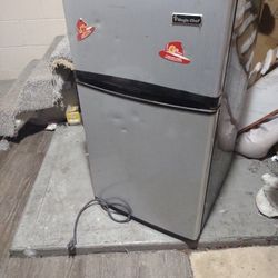 Magic Chef Mini Fridge And Freezer