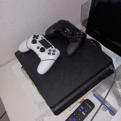 Ps4 with 2 controllers