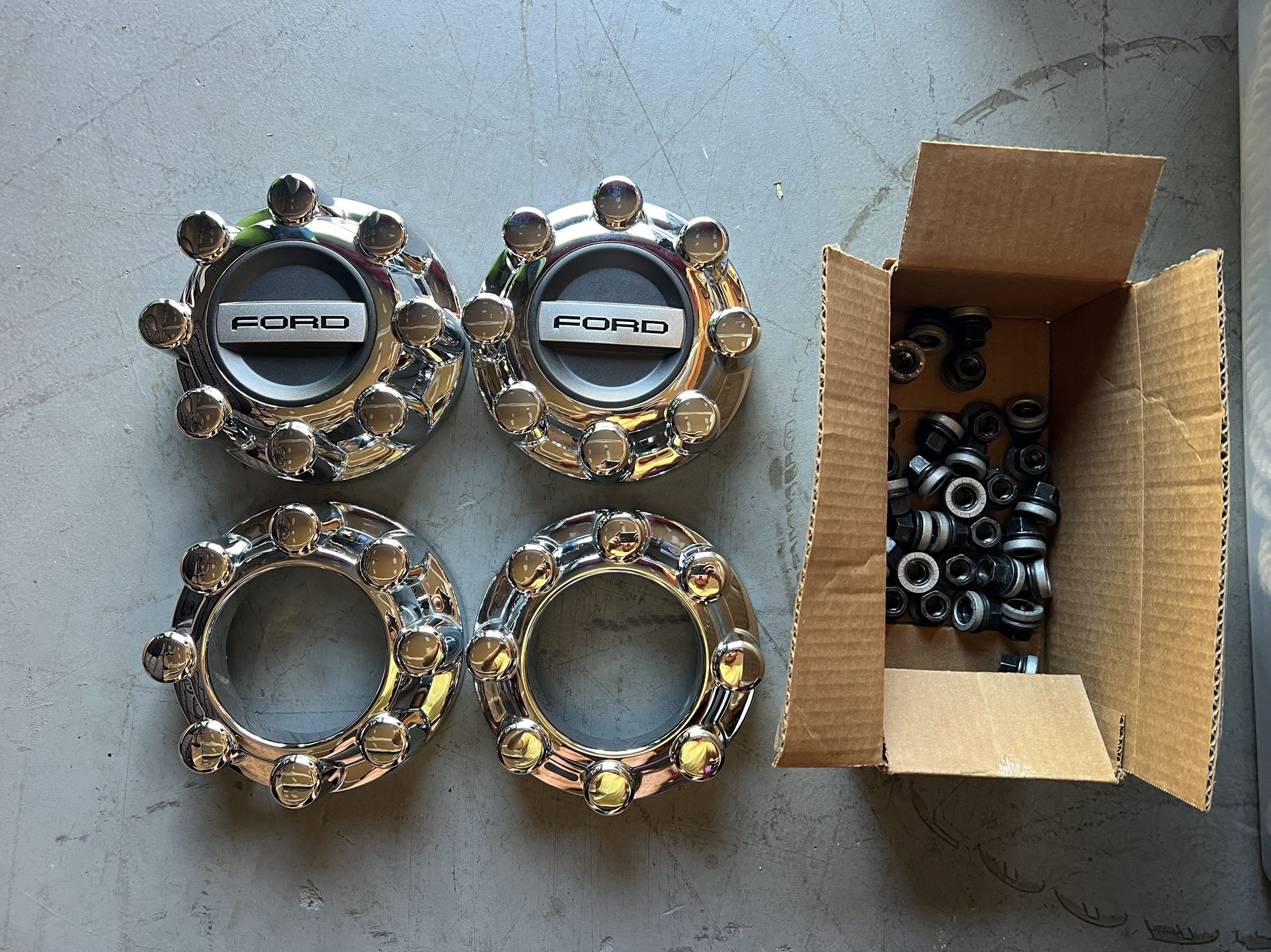 Brand New Ford Super Duty Center Caps And Lugs