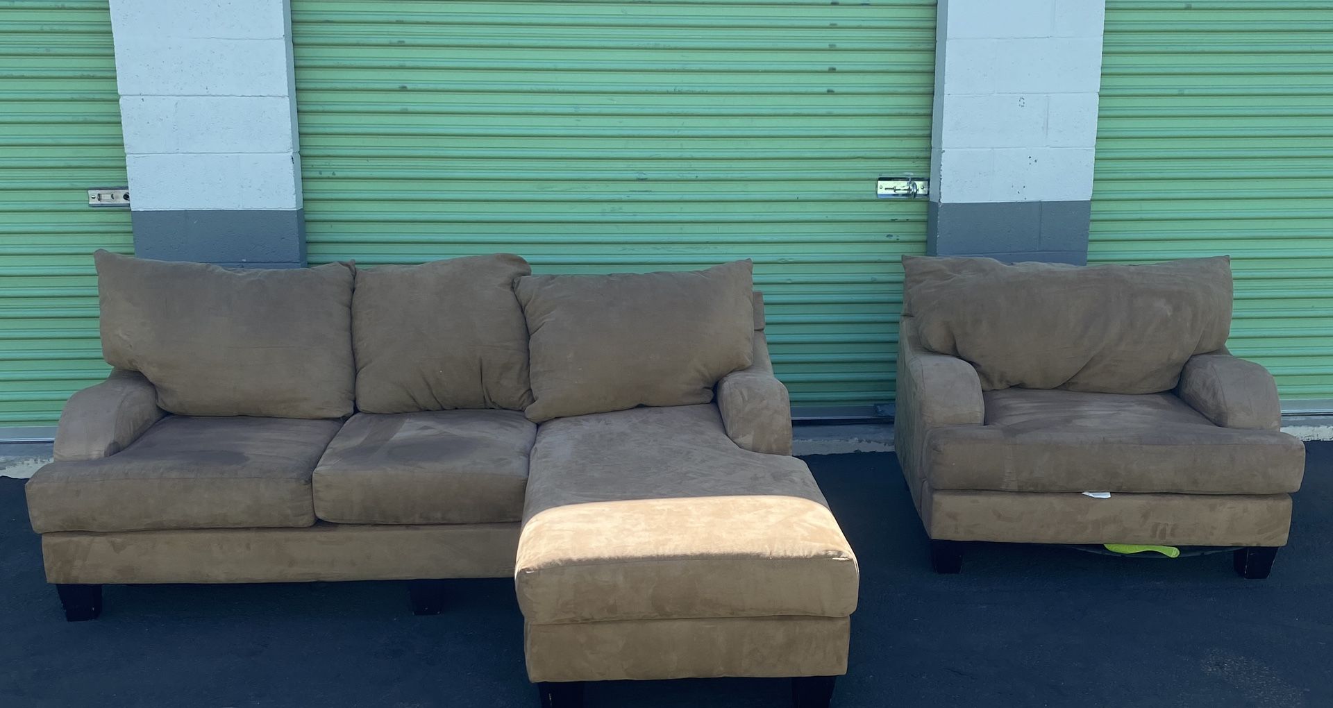 β¨ BEAUTIFUL Brown Microfiber 3-Seater Couch + Ottoman & Chair - $400 (FREE DELIVERY!) β¨