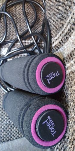 A,PROFESSIONAL TONE FITNESS JUMP ROPE
