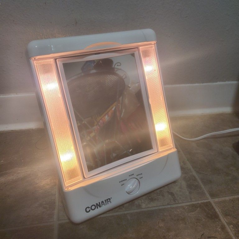 Conair Lighted Make up Mirror 