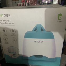 PetGeek Iq Training Treat Dispencer $27 Open Box 