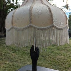 Victorian-style Table Lamp 