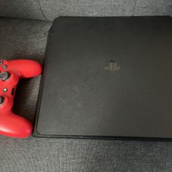 PS4 Slim 