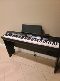 CGP-700 CASIO Whit Speakers