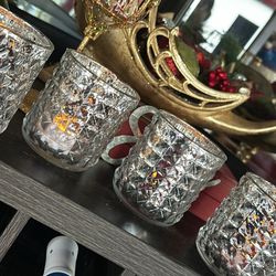 4 pcs clear crystal candles with small light battery. $3 each.