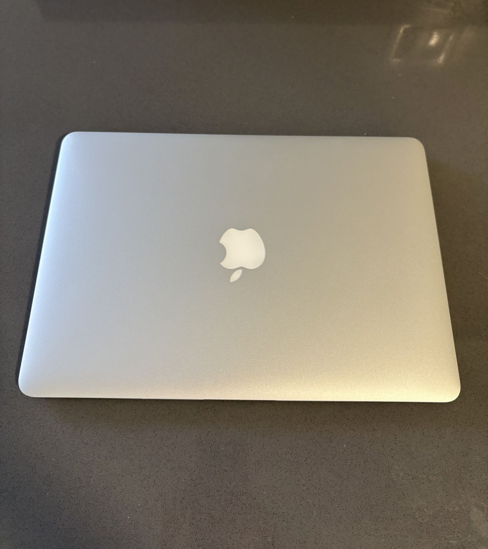 2017/2018 Apple MacBook Air 13 in. - Sleek Silver Design. Discover 