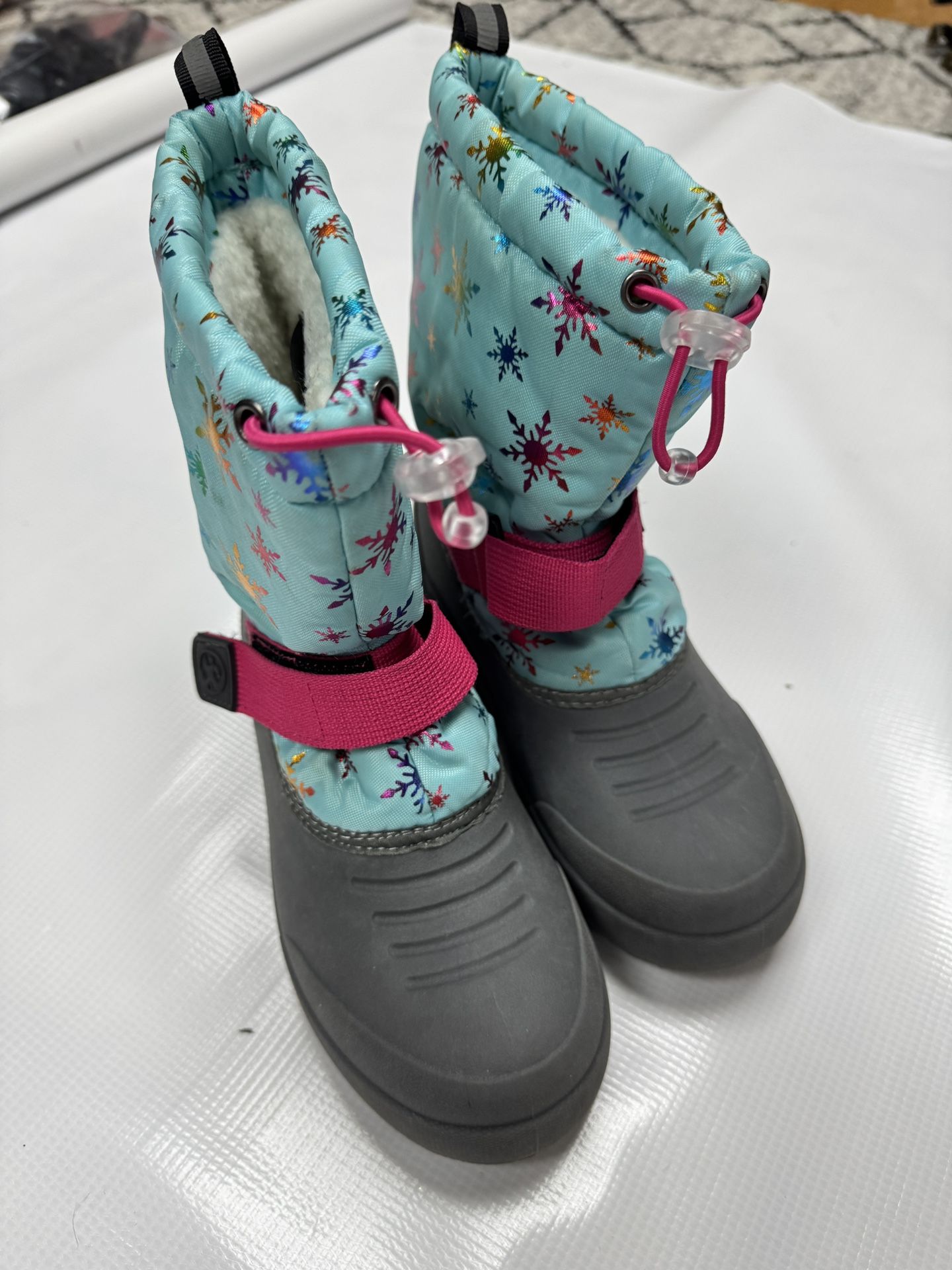 North side Girls Snow boots Size 3