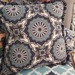 5 BLUE, BROWN,  & TURQUOISE OUTDOOR THROW PILLOWS! 