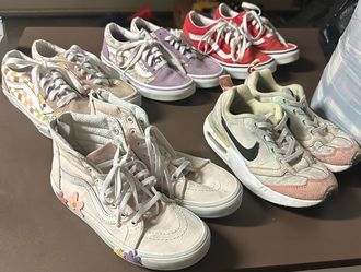 Girls Shoes (Different Prices) (Sizes on Pictures)