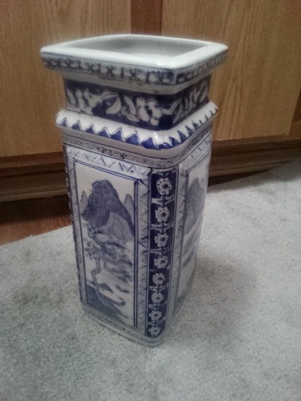 Vintage Chinese Vase Bombay