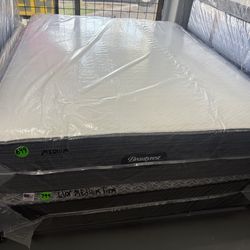 QUEEN SIZE SIMMONS BEAUTYREST HYBRID MATTRESS & BOX SPRING BED SET