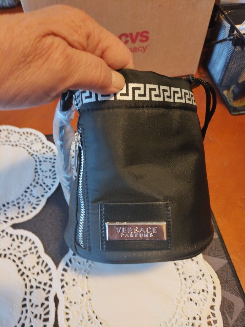 NEW VERSACE (SEE PICS ) PICK ⛏️ UP ONLY