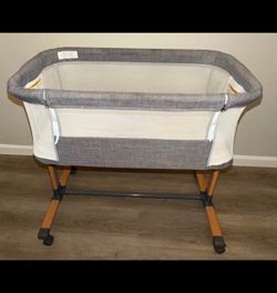 Baby Bassinet & Sheets