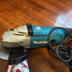 7 Inch Mikita Grinder 