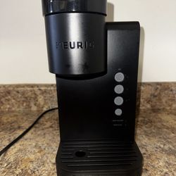 Keurig K-Express Pod Coffee Machine - Black