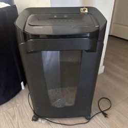 Staples Large Paper Shredder