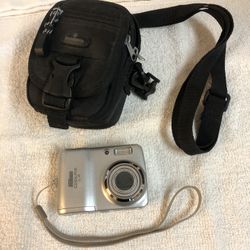 NIKON L4 Digital Camera 