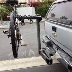 Yakima Swing Away 4 Bike Rack With Factory Built In Cable Lock And Key For Trailer Hitch for Sale in Oceanside CA OfferUp