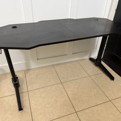 ESGAMING 55.2 Inch Gaming Table Is A Full Mousepad (RGB Lights Do Not Work) Otherwise Like New 