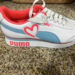 Womans new Puma shoes