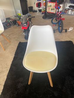 White Chairs – Set of 2 – Sturdy & Great Condition
