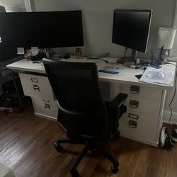 Office desk with 2 sets of drawers