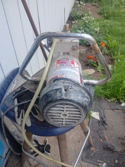 Campbell Hausfeld HousePainter 330 Airless Paint Sprayer – $100 OBO