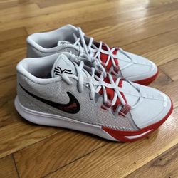 Nike Kyrie Flytrap 6  Youth Size:  6.5